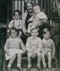 grandma and grandchildren front step 'Thoreau'